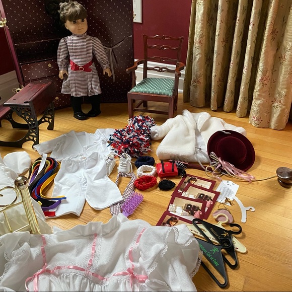 American Girl Samantha & Trunk, Brass Bed, Desk, Chair, Girls Nightgown & more - Picture 8 of 17